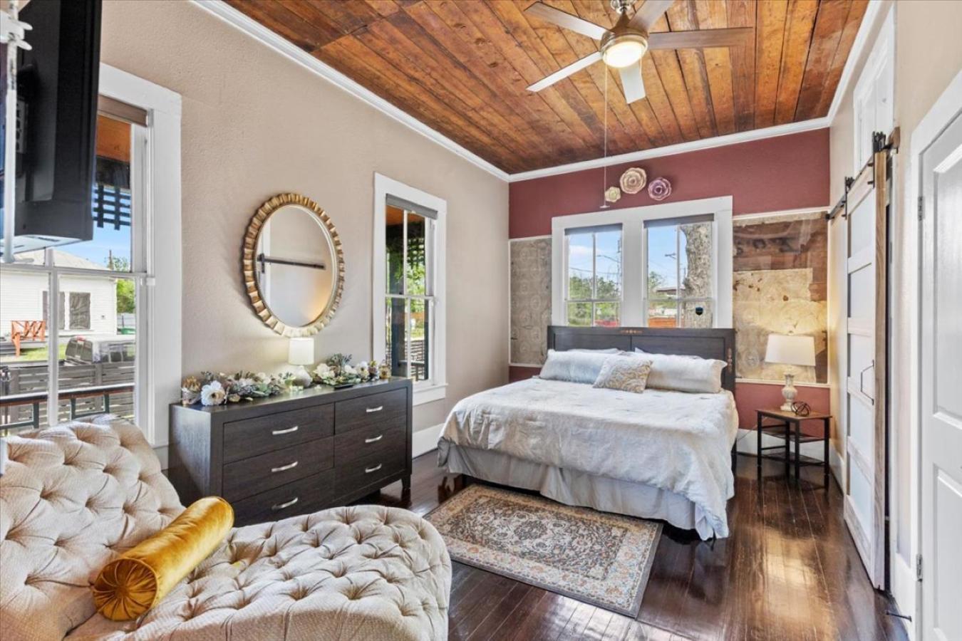 3 Bdr 2 Bth Downtown Free Parking At The Alamodome Holiday home San Antonio